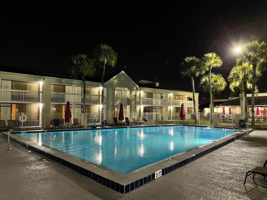 Newly renovated room in cozy hotel near Disney 2 - Chambres d'hôtes Kissimmee