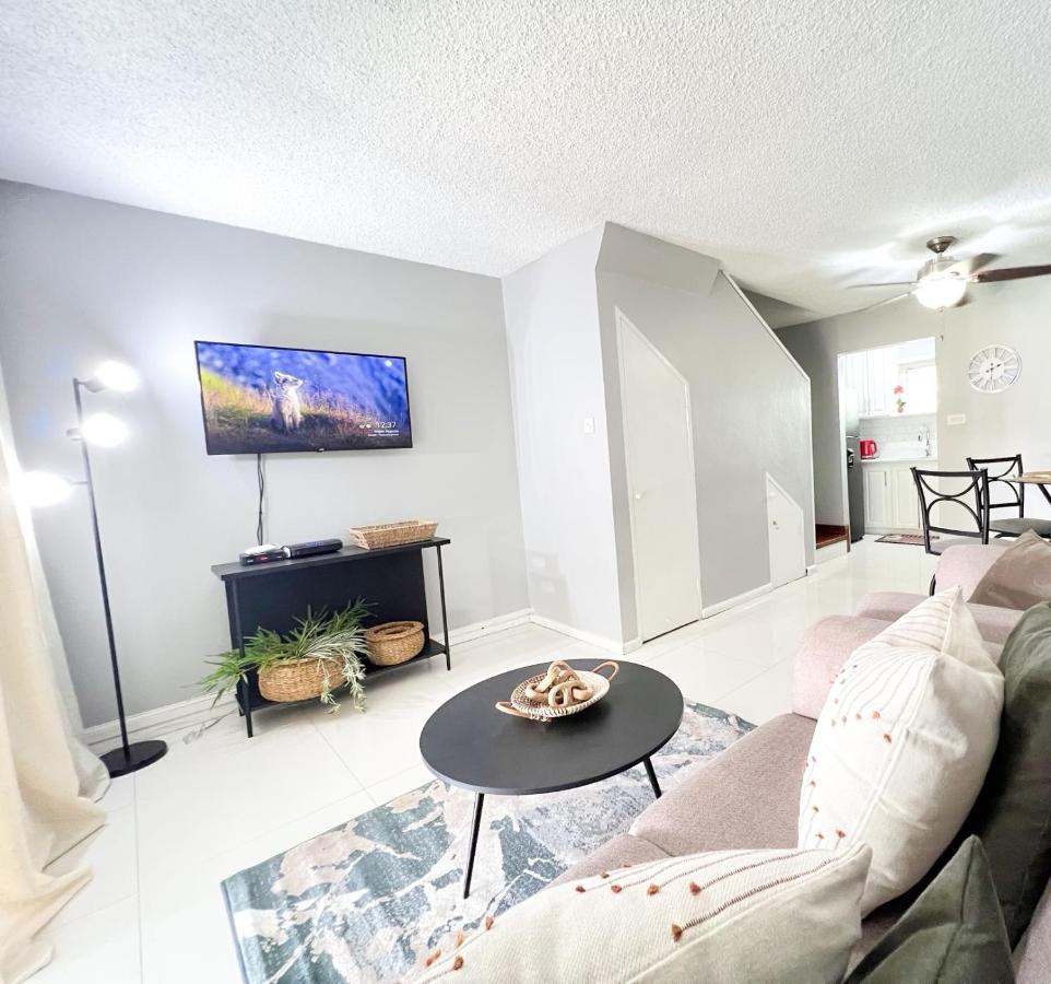 Hidden Oasis in Kingston - B&B Kingston