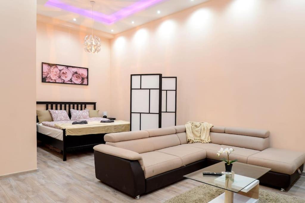 CUTE ROMANCE CENTRAL at Anker köz - B&B Budapest