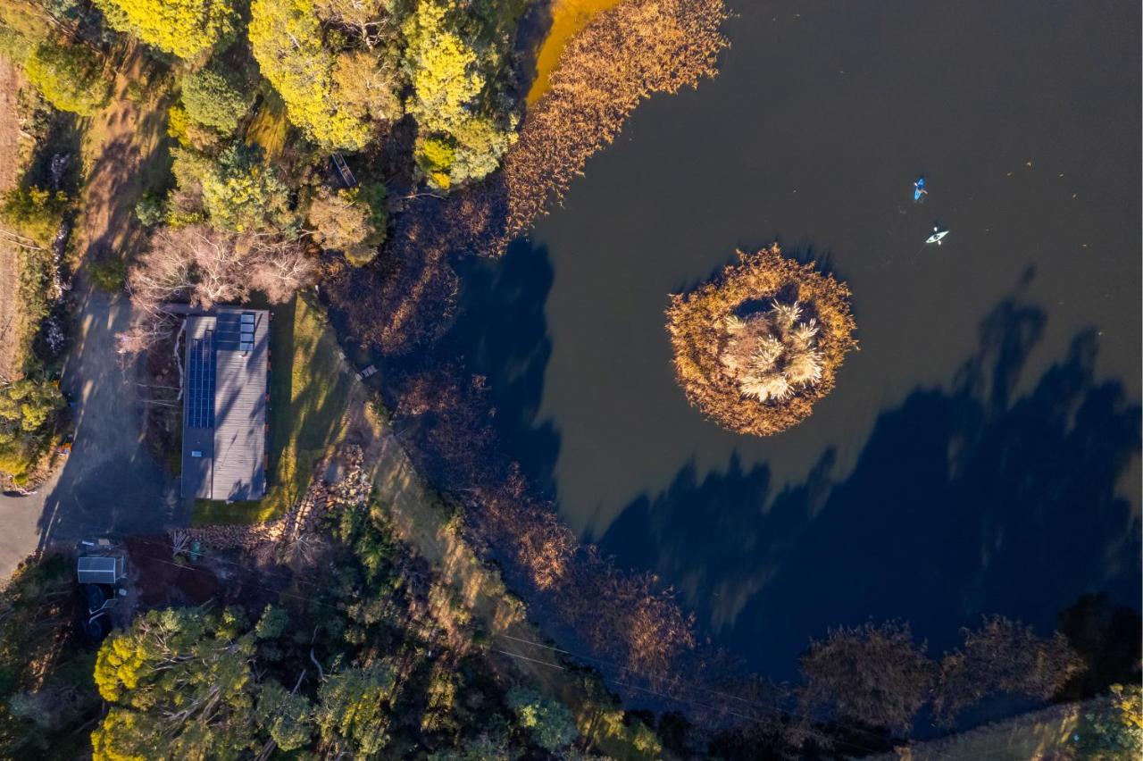 Quamby Bluff Lake House, Deloraine, Tasmania - B&B Golden Valley