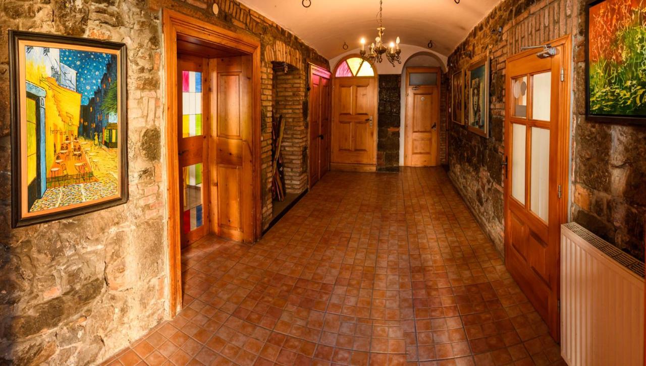 B&B Stari Trg pri Ložu - LAAS ART GALLERY - Bed and Breakfast Stari Trg pri Ložu