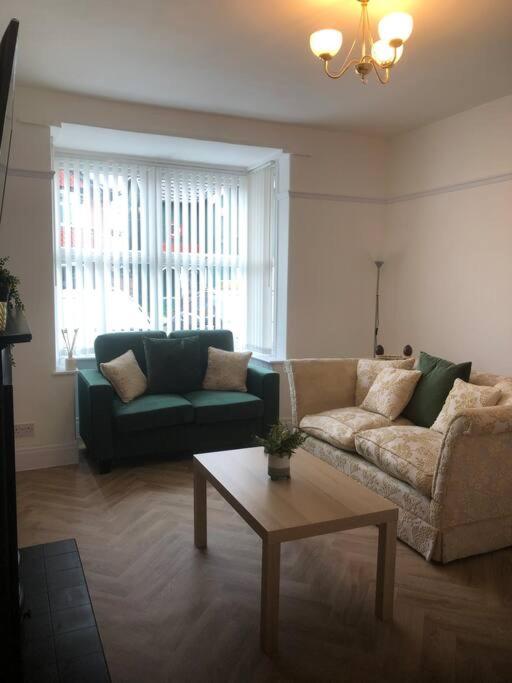 15 Comfort House 2 bed townhouse with parking - B&B Scunthorpe