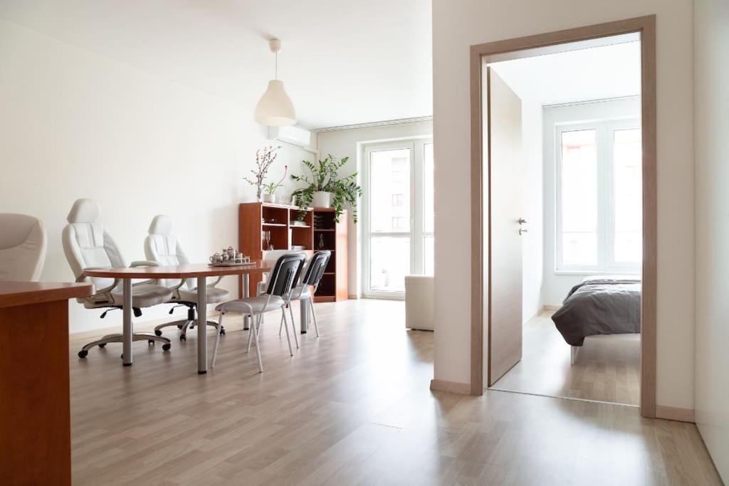 Great Tourist and Business Apartment - Chambres d’hôtes