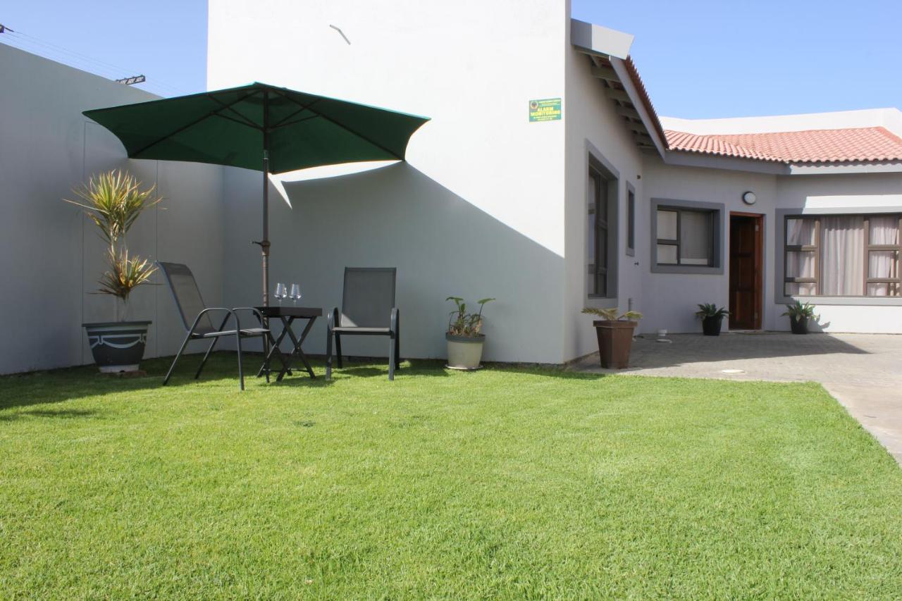 4499 Desert Rose - B&B