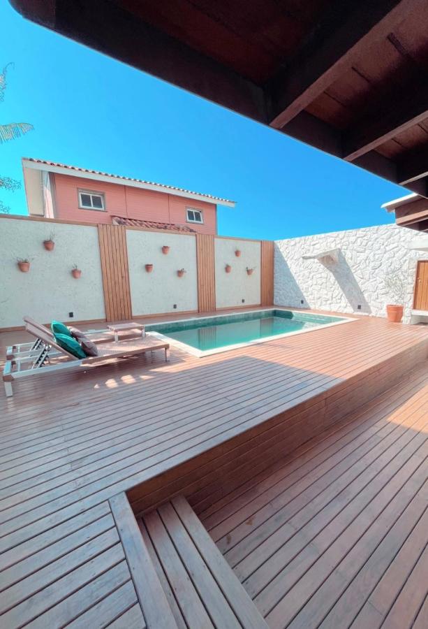 Casa com piscina em frente à Praia do Santinho - B&B Florianópolis