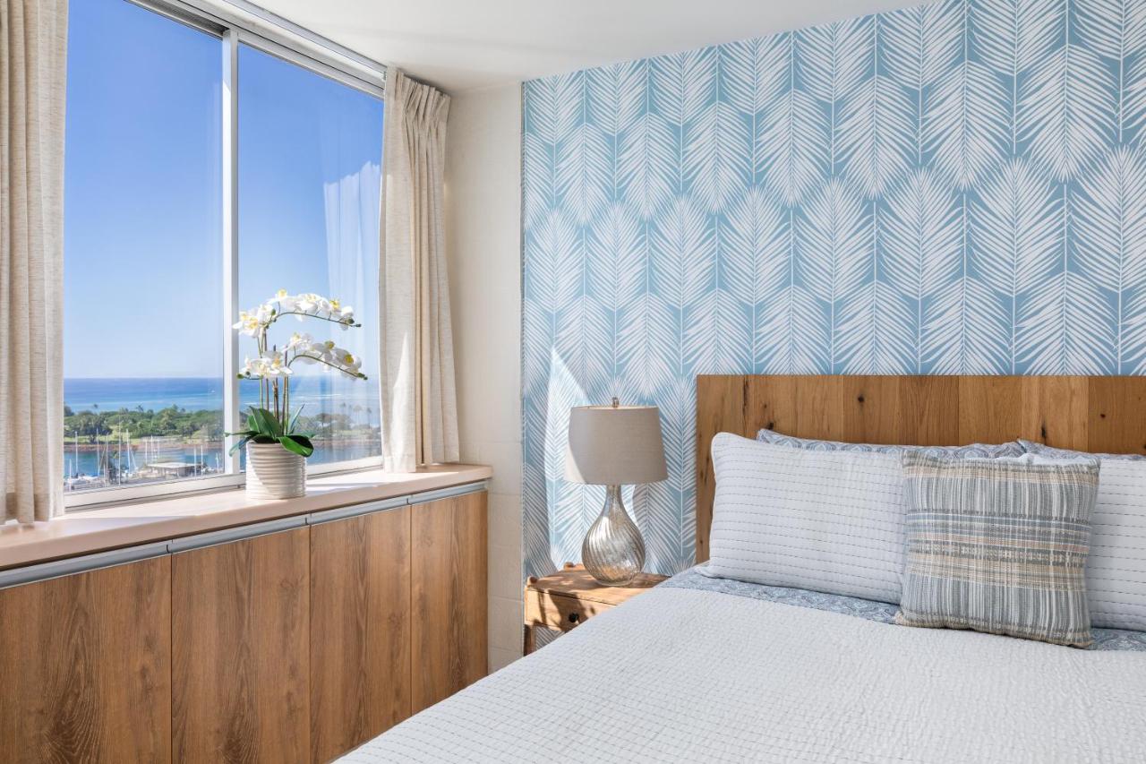 Ilikai Collection 12 Corner Oceanfront Condo with amazing views - Chambres d’hôtes Honolulu