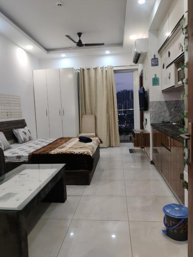 B&B Noida - The Forest Stays-Luxury Studio Apartment In Noida - Bed and Breakfast Noida