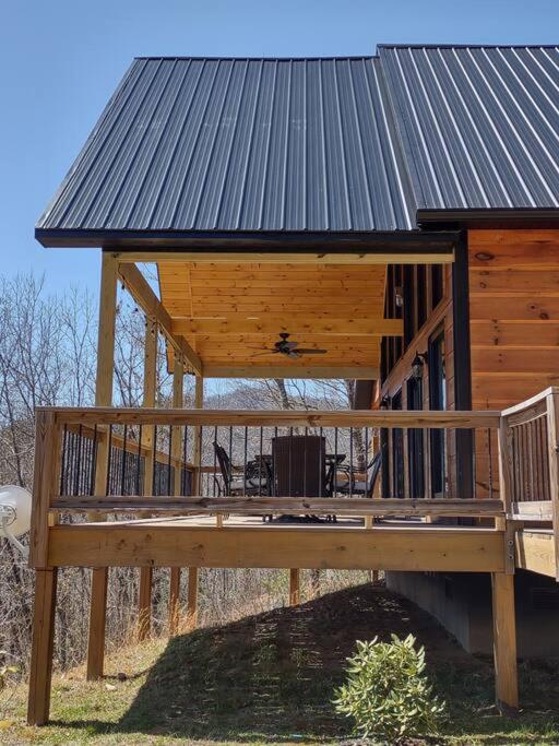 Peace of Heaven ~ Modern Chic Cabin w/ Majestic Mountain Views - B&B