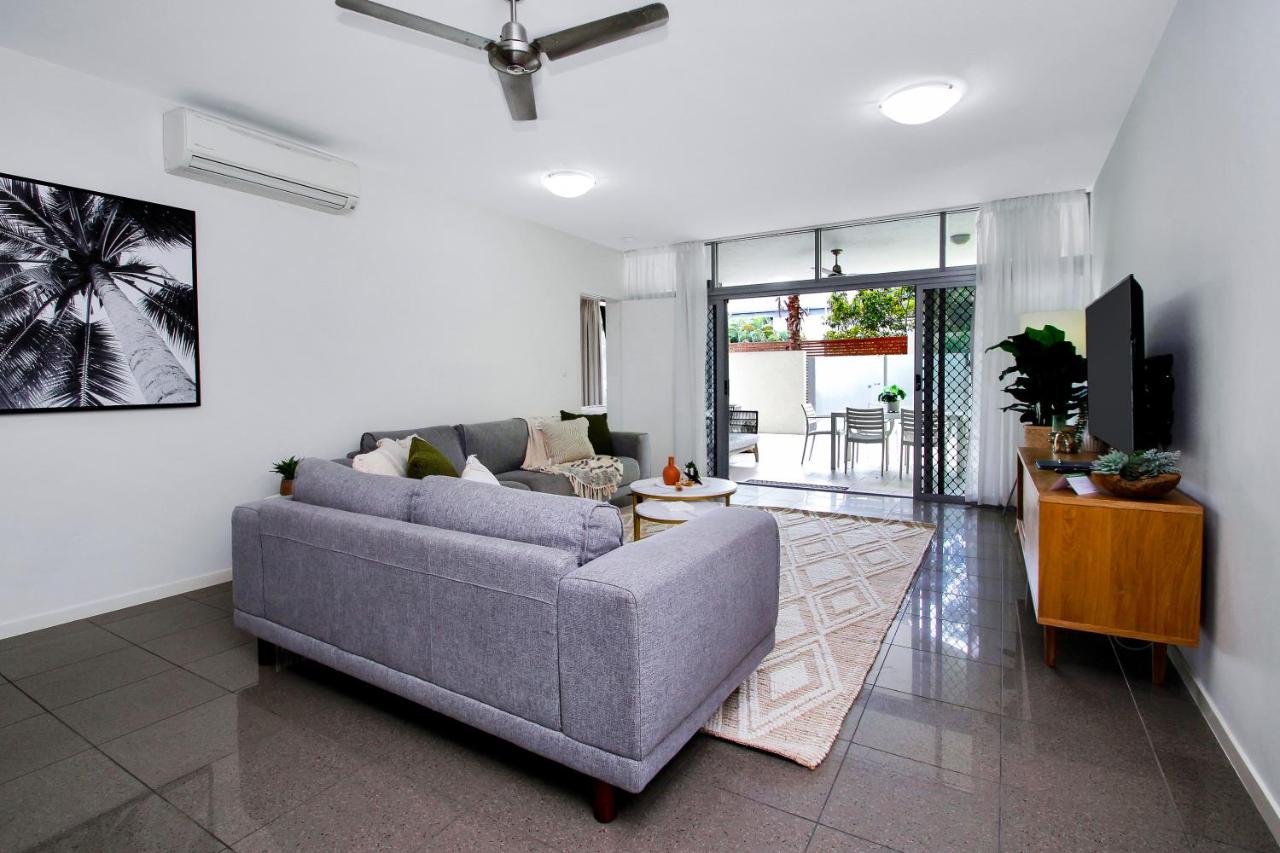 B&B Cairns - Stunning Ground Floor City Apartment 104 - Bed and Breakfast Cairns