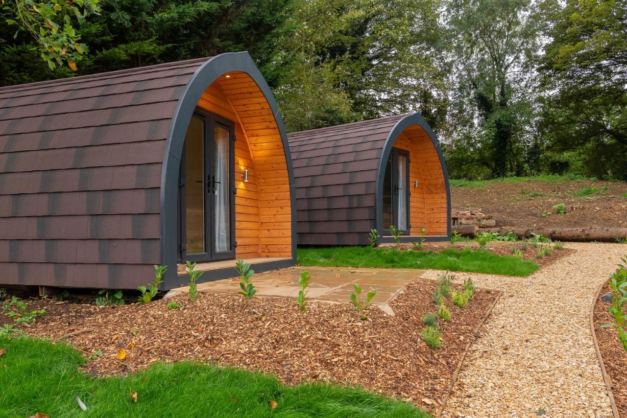 The Plough Inn Cabins - Chambres d’hôtes