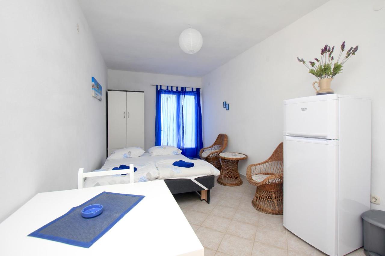Estudio con balcón