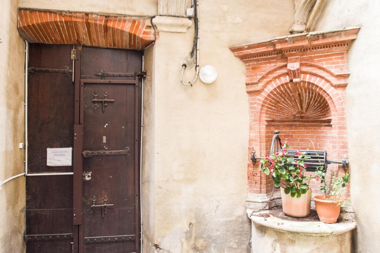 Le Petit Capitole - Studio rénové à 2 pas du Capitole - B&B