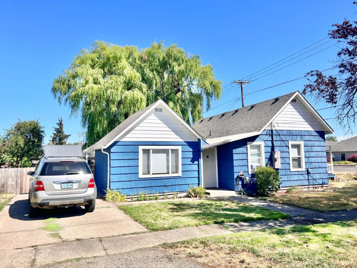 Main St New with AC Monthly stays Charming Cottage KING BED - Chambres d'hôtes Philomath