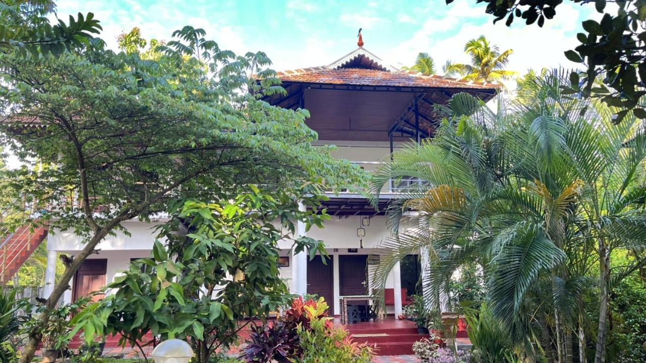 Marari Charlys Homestay - B&B Mararikulam