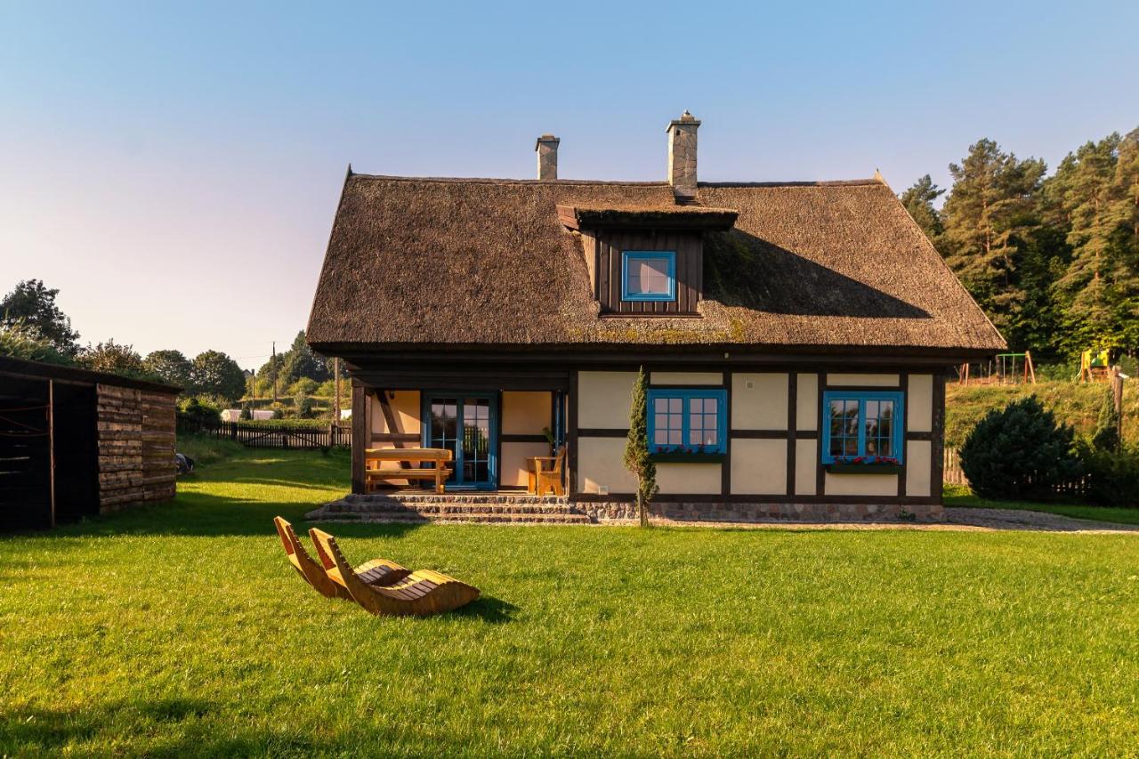 Kaszuby, dom kaszubski nad jeziorem Danielowa Dolina