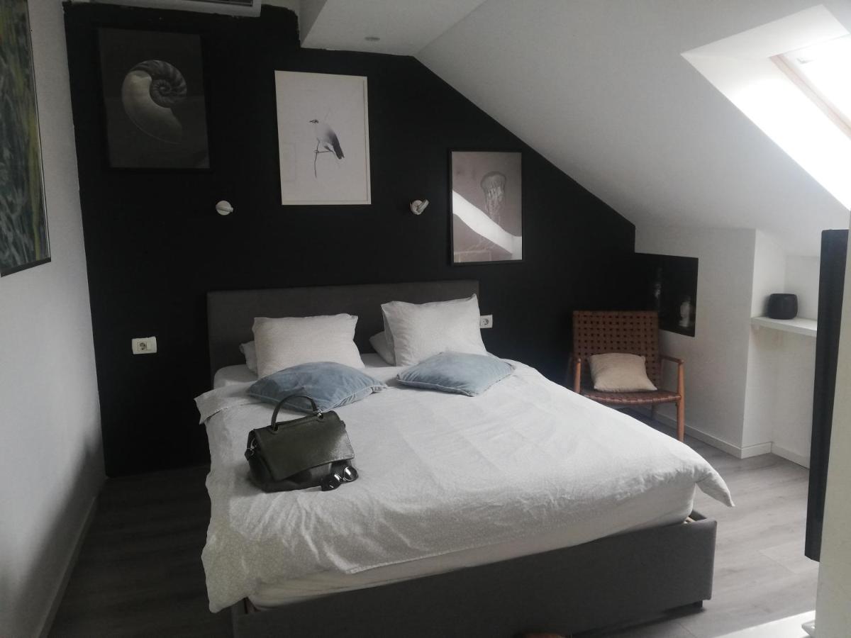Deluxe Studio