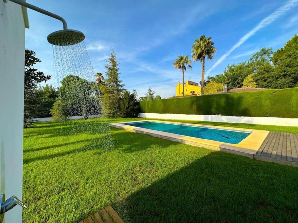Casa Chalet Villa con piscina, jardín y aire acondicionado cerca de Valencia en La Eliana-L'Eliana - Chambres d'hôtes L'Eliana