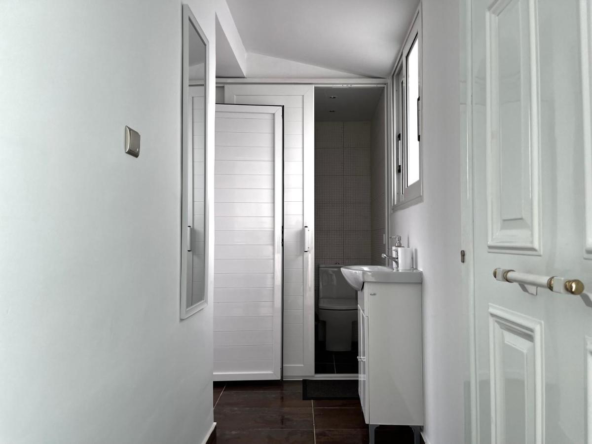 Glyfada Single-Bedroom Studio - B&B Athens