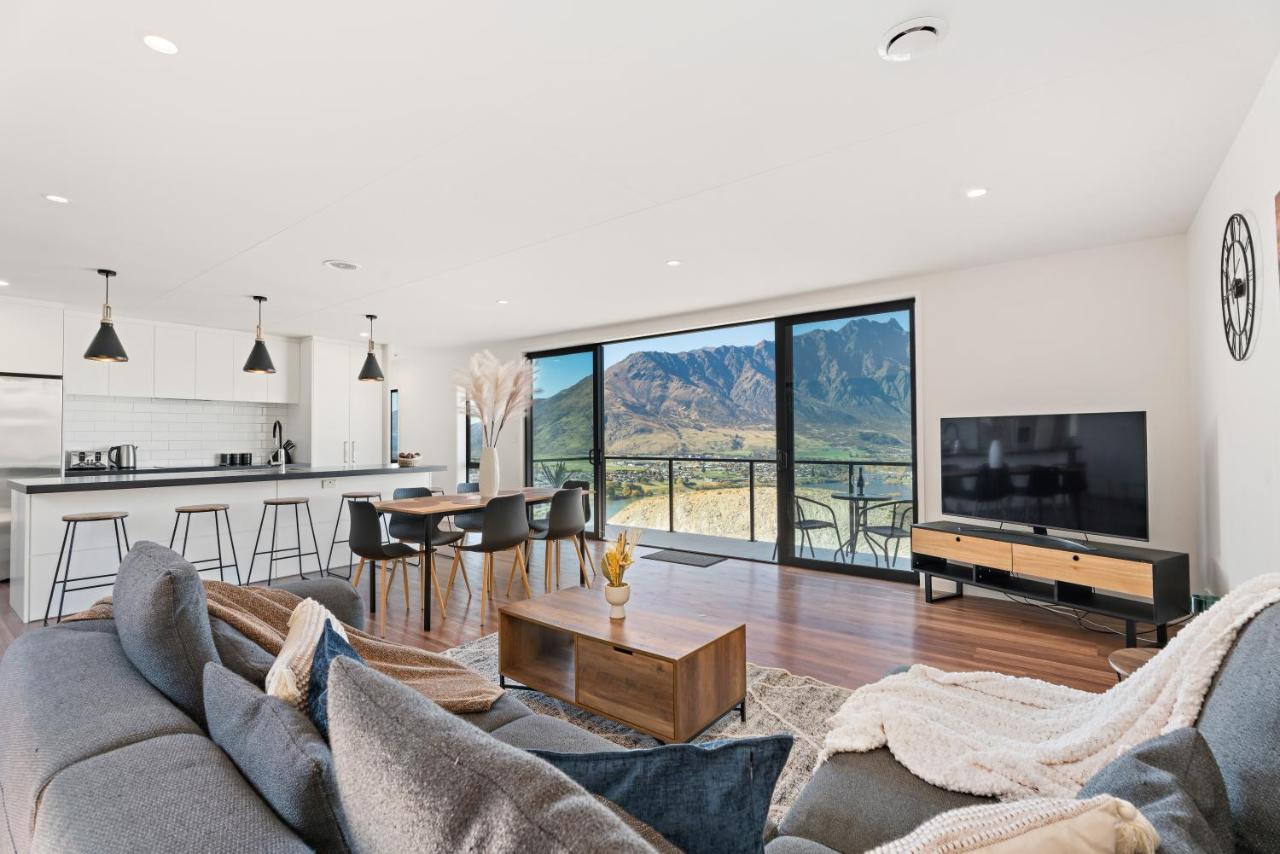 B&B Queenstown - Style & Tranquillity - 4 Bedroom House - Bed and Breakfast Queenstown