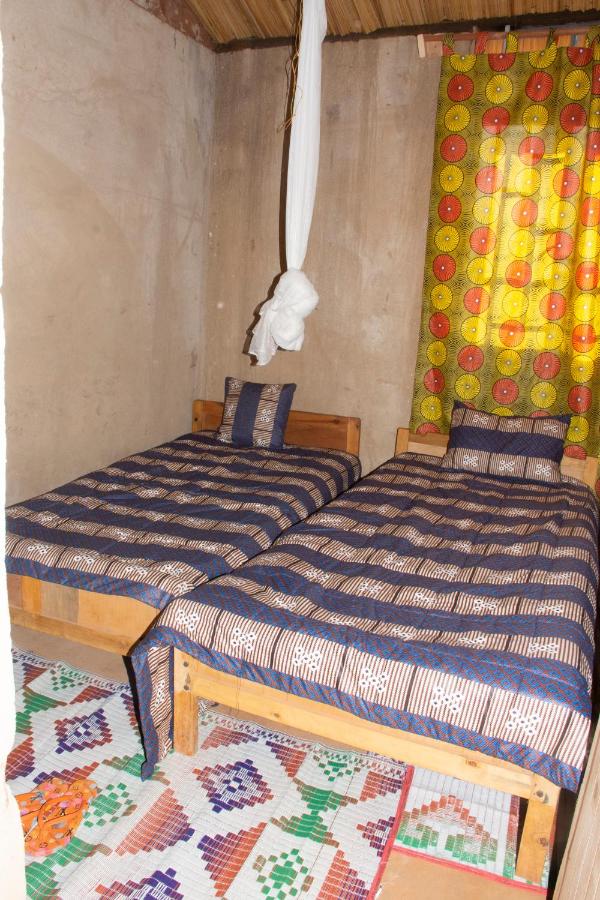 Chambre Double ou Lits Jumeaux avec Salle de Bains Commune