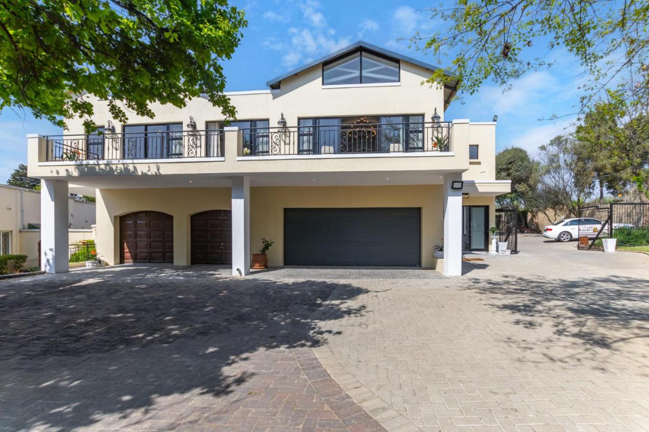 B&B Johannesburg - KwaMagogo Villa, Chartwell - Bed and Breakfast Johannesburg