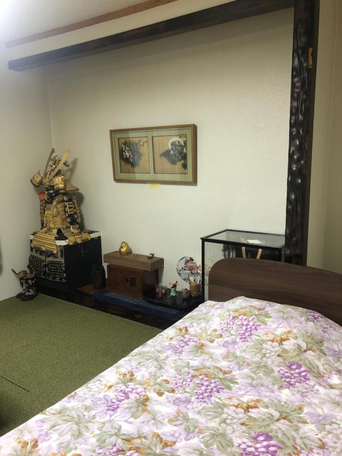 Standard Twin Room with Shared Bathroom