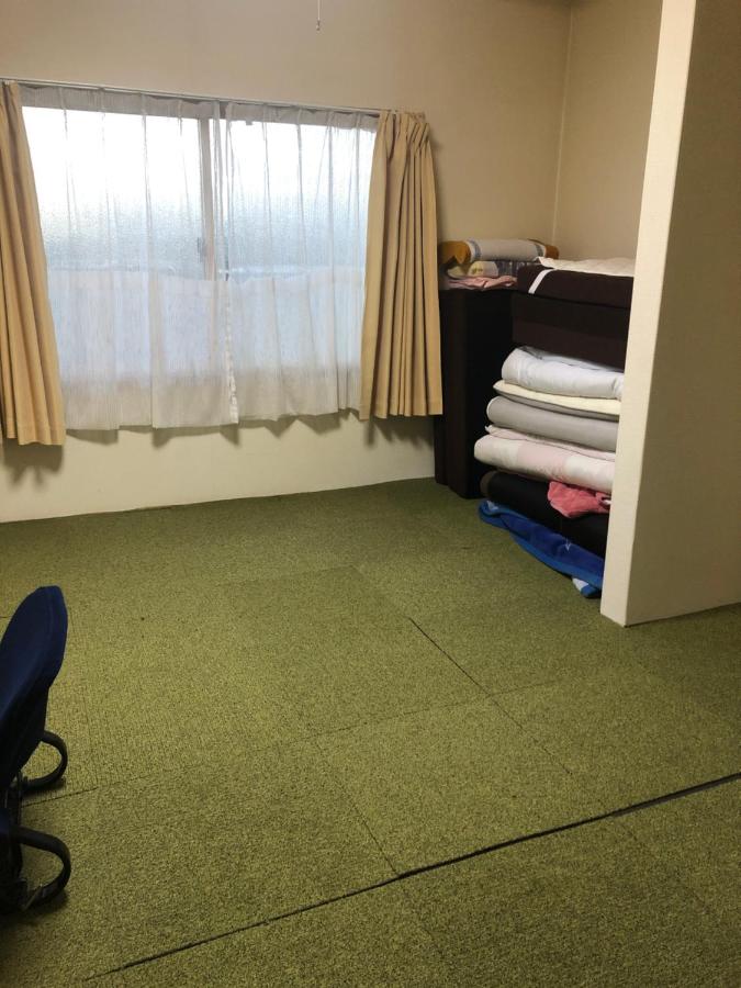 Economy Twin Room with Shared Bathroom