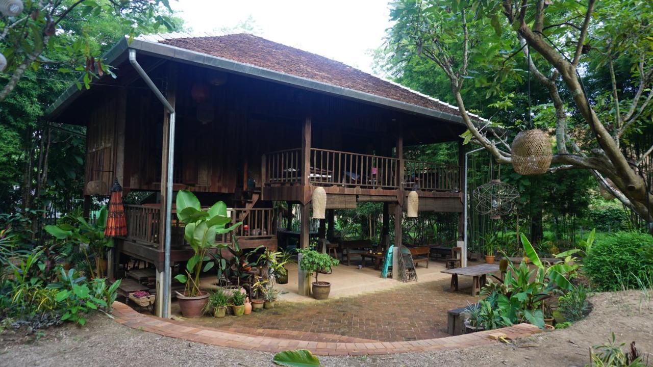 Traditional Lanna house near hot spring - B&B