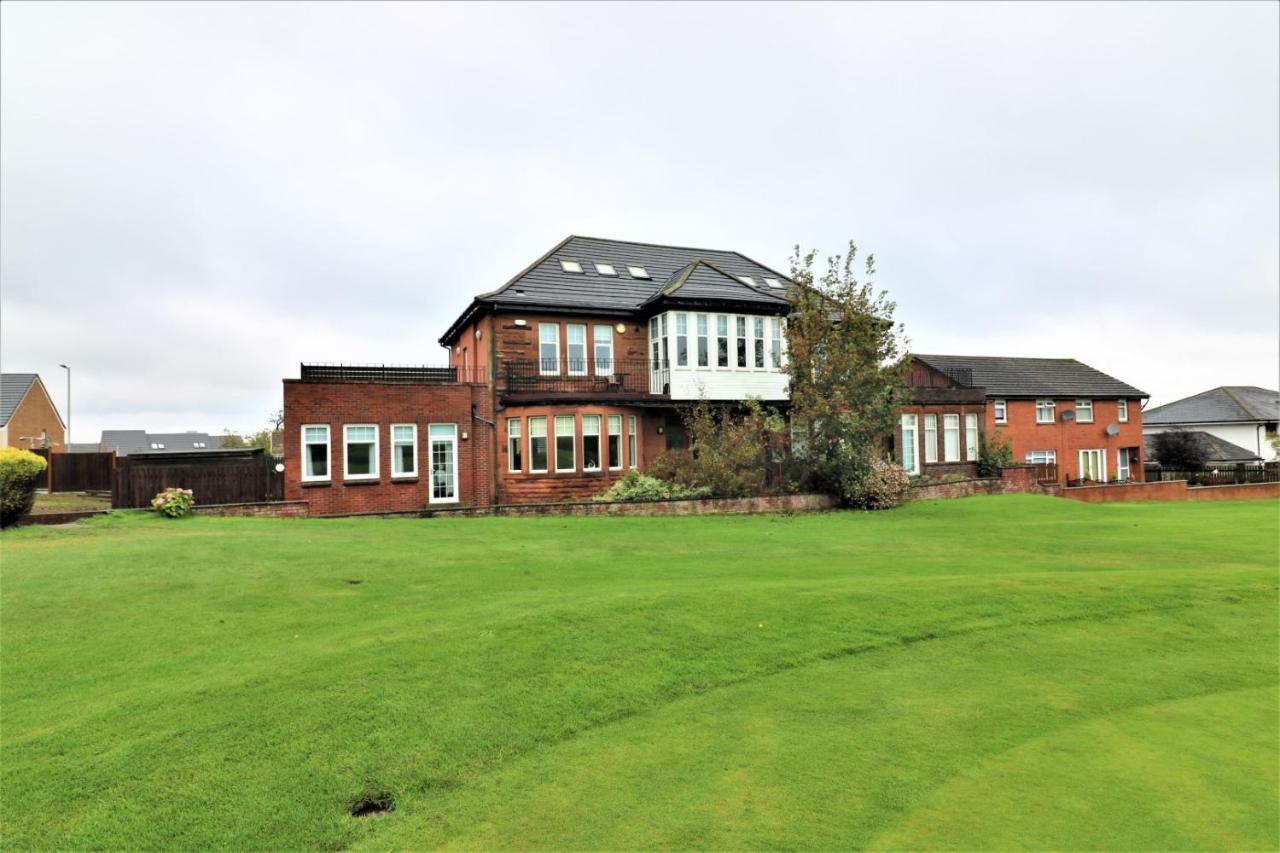 Signature - Greenlees Clubhouse 3 Bed - B&B Cambuslang