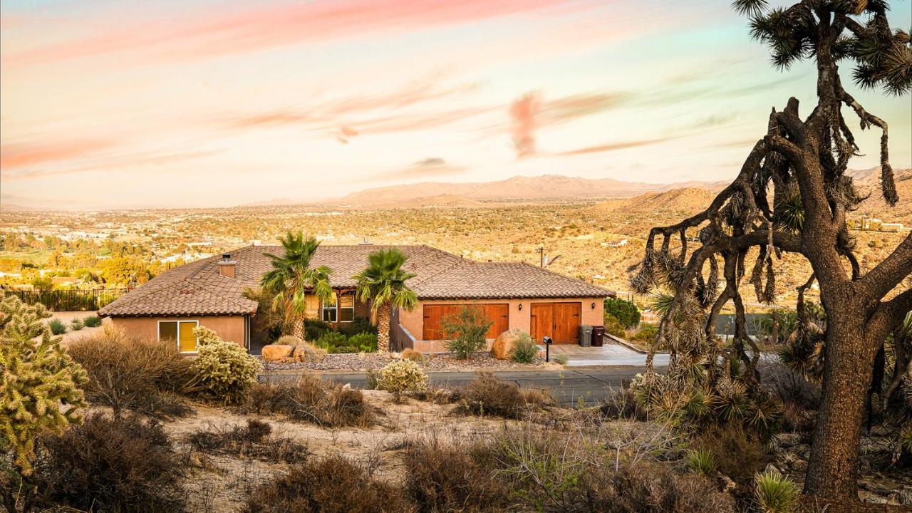 Desert villa with great views, hot tub and mini-golf - Ferienwohnung