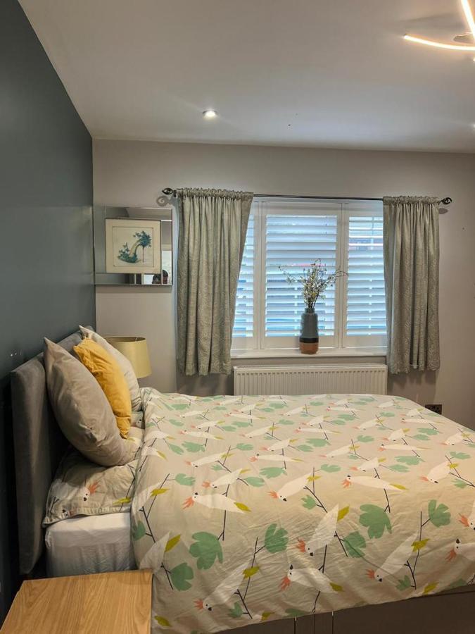 B&B West Drayton - En-suite Double Room - Private Entrance & Free Parking - Bed and Breakfast West Drayton