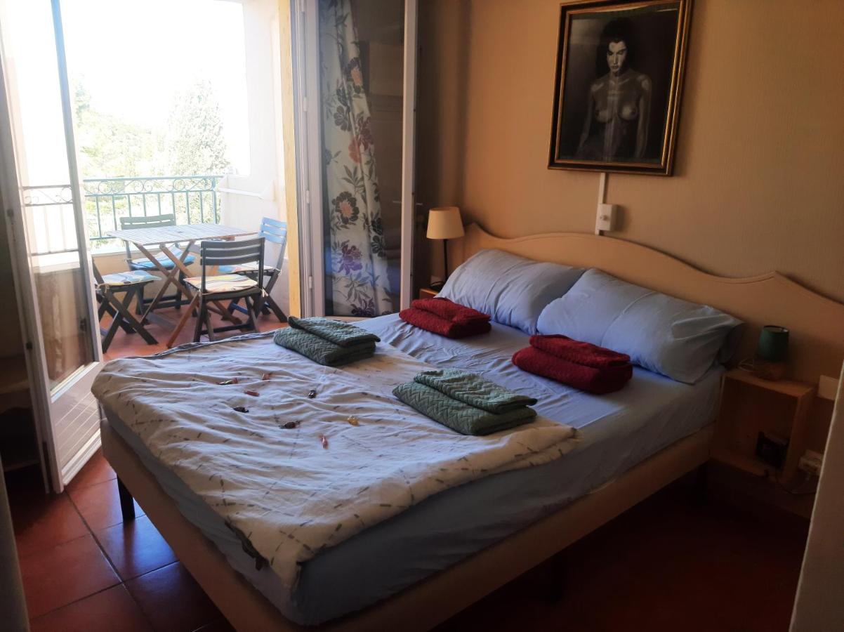 Appartement 4 pers 1 chambre terrasse et piscine - B&B Roquebrune-sur-Argens