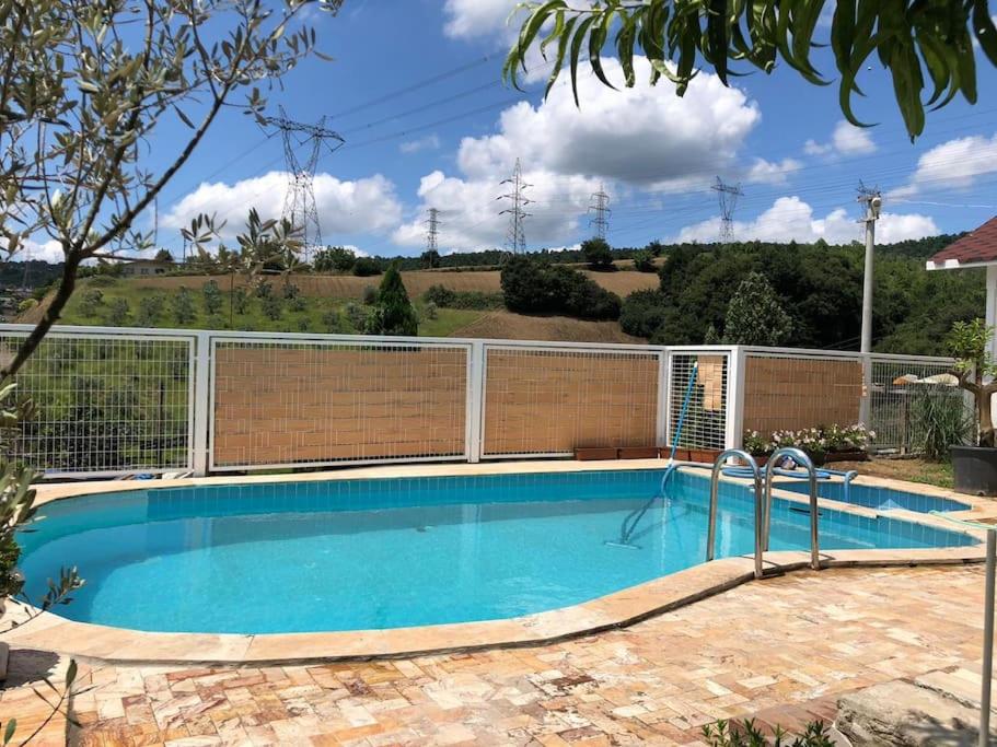 Villa with detached pool overlooking Sapanca lake - B&B
