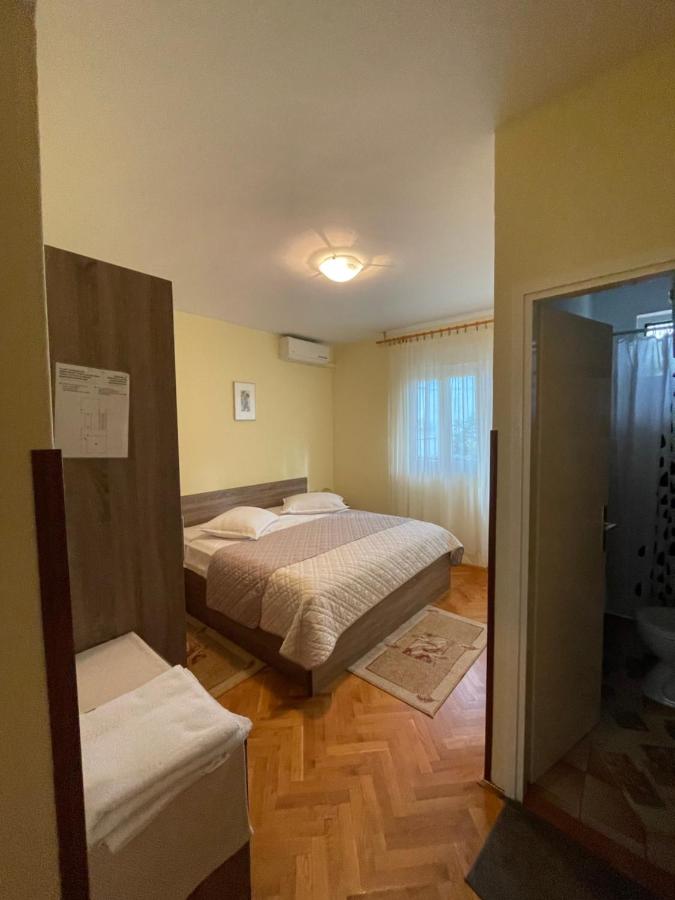 Rooms Krstinić 84 - B&B Palit
