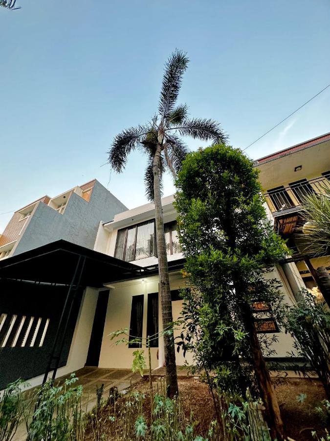 4-Bedroom Home in South Jakarta Nuansa Swadarma Residence by Le Ciel Hospitality - B&B Jakarta