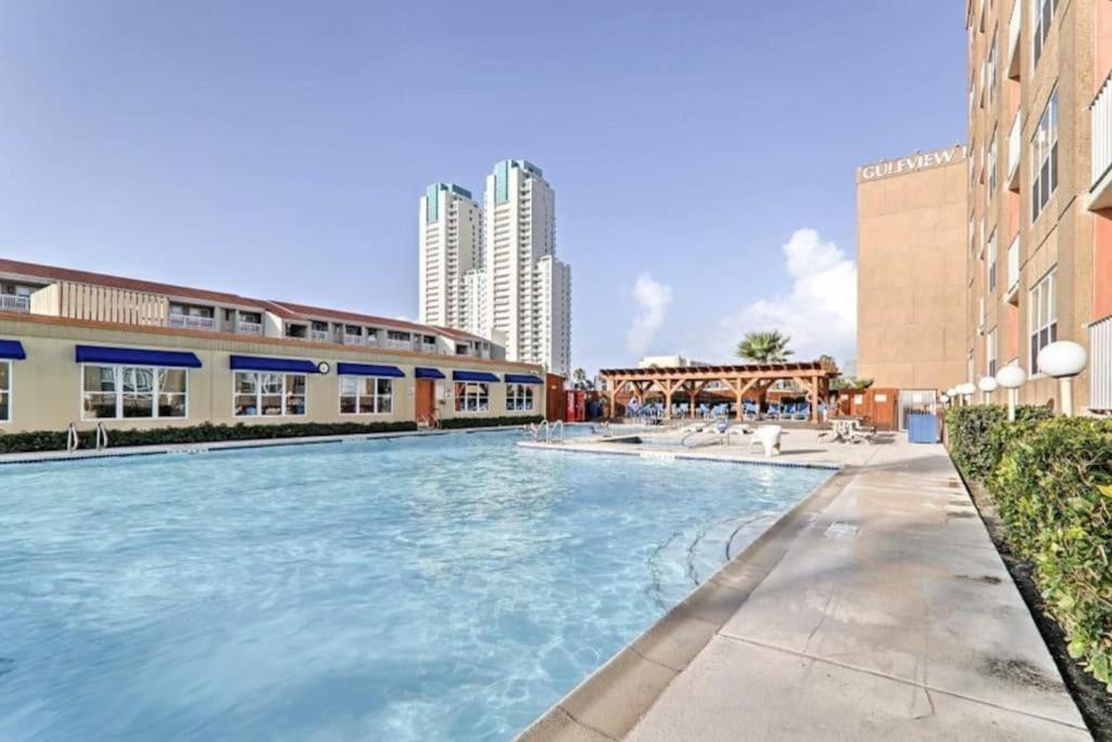 B&B South Padre Island - 1st Floor 1 Bedroom Condo near Beach w Pool - Bed and Breakfast South Padre Island