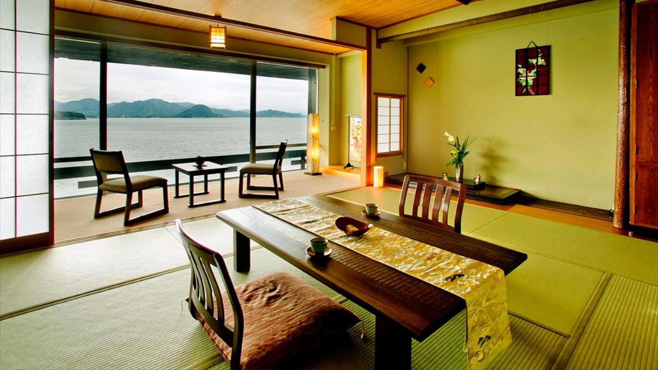 Japanese-Style Family Room with Shared Bath and Ocean View【Tenbou】
