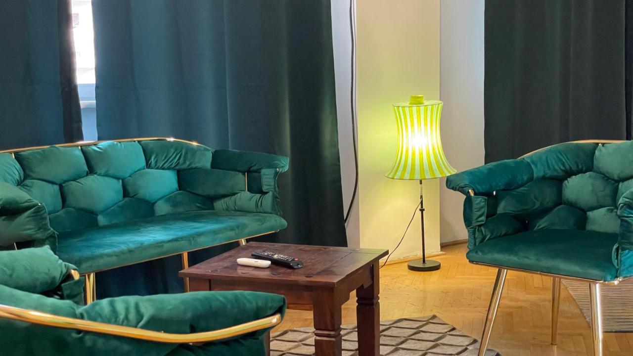 Central University Square Grand Balcony - Bed and Breakfast Boekarest