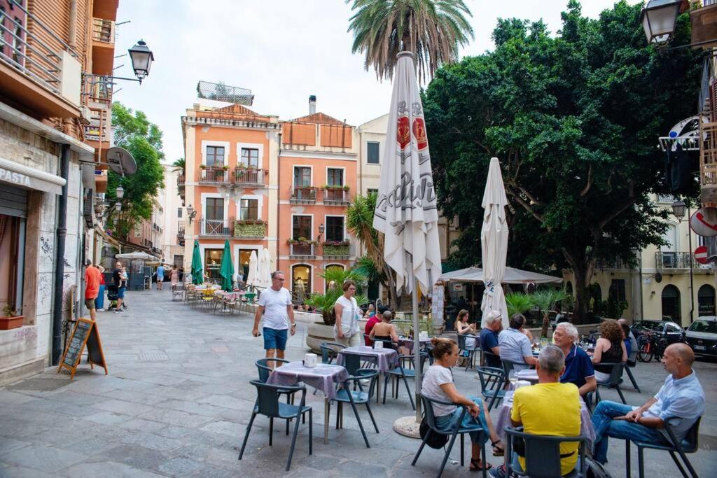 Apartment Nearby Historic Center - 2 private Bathrooms - Chambres d’hôtes Cagliari