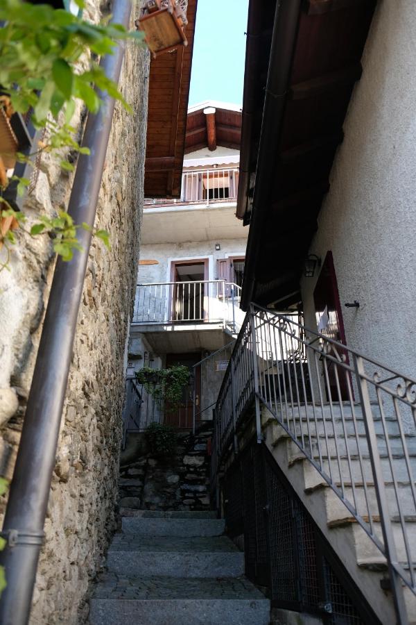 Appartamenti Montemezzo Le Case in Pietra La Torretta - B&B Montemezzo