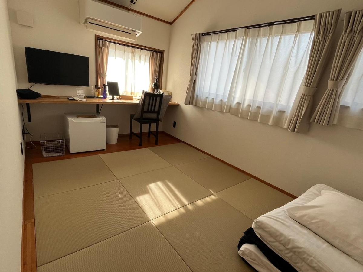 Standard Twin Room with Shared Bathroom