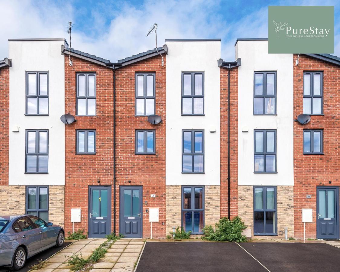 Stunning Five Bedroom Manchester House with Free Parking By PureStay Short Lets & Serviced Accommodation - Ferienwohnung