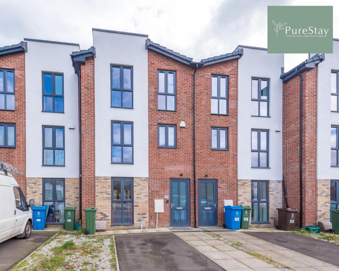 Stylish Five Bedroom House By PureStay Short Stay & Serviced Accommodation Manchester Free Parking - Bed and Breakfast
