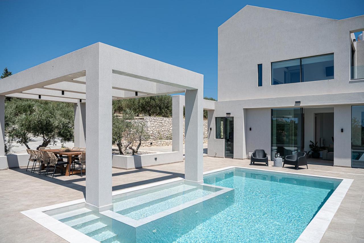 Sunny Vacay Villa - Bed and Breakfast