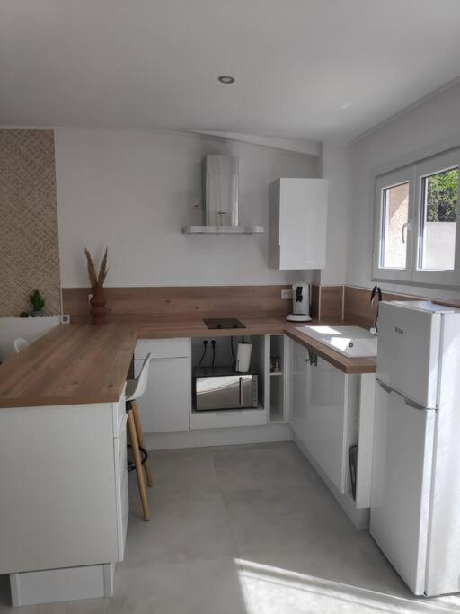 Maison indépendante avec terrasse, jardin & parking privé - B&B Hérépian