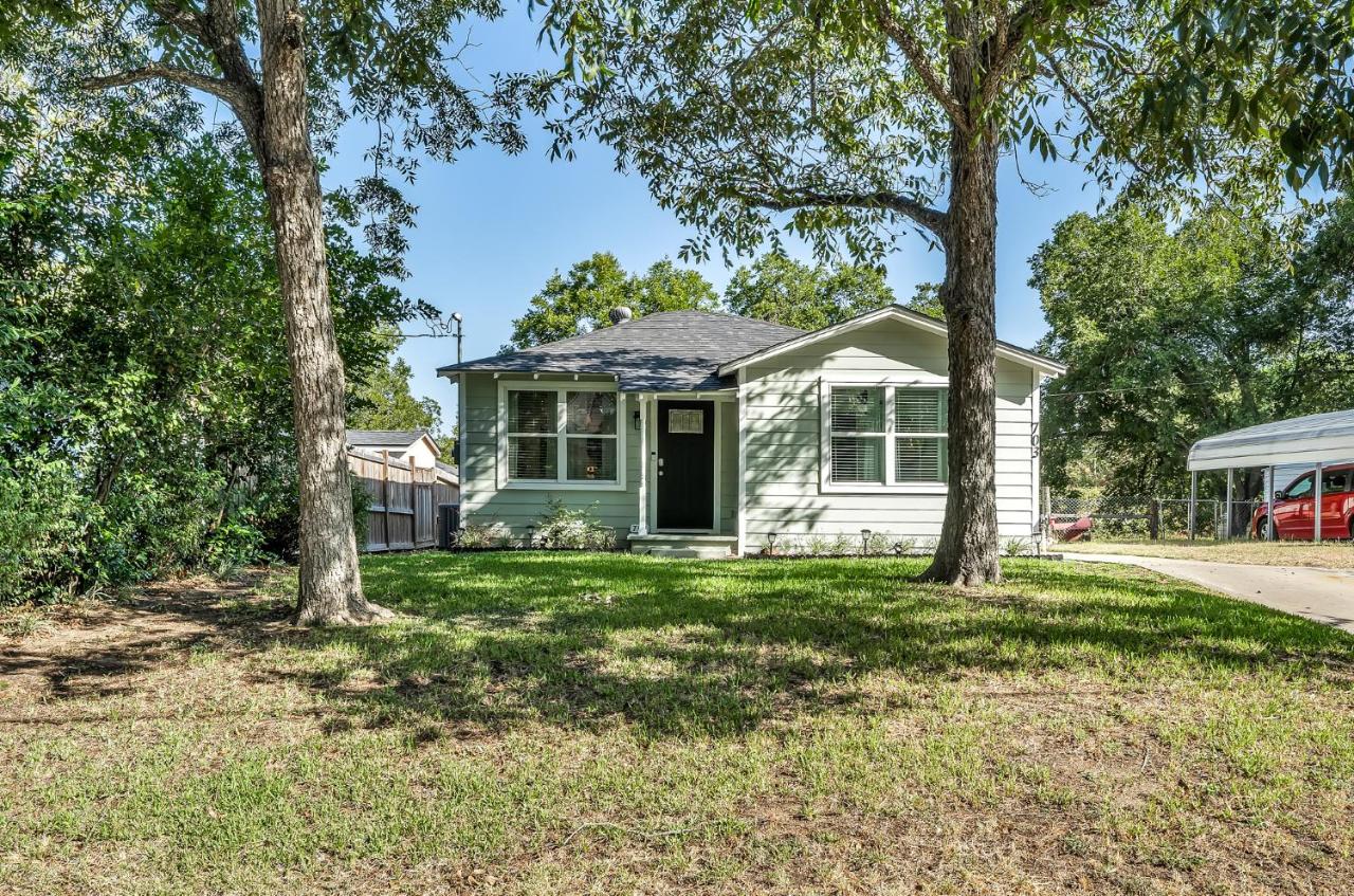 The Green Emerald - B&B Brenham