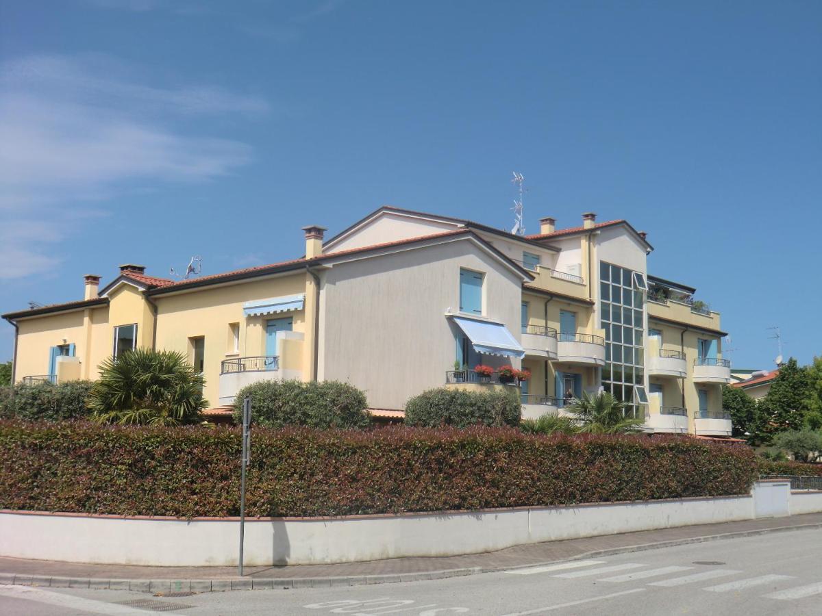 Residence Elisa Piano Terra con Giardino e Posto Spiaggia Incluso - B&B