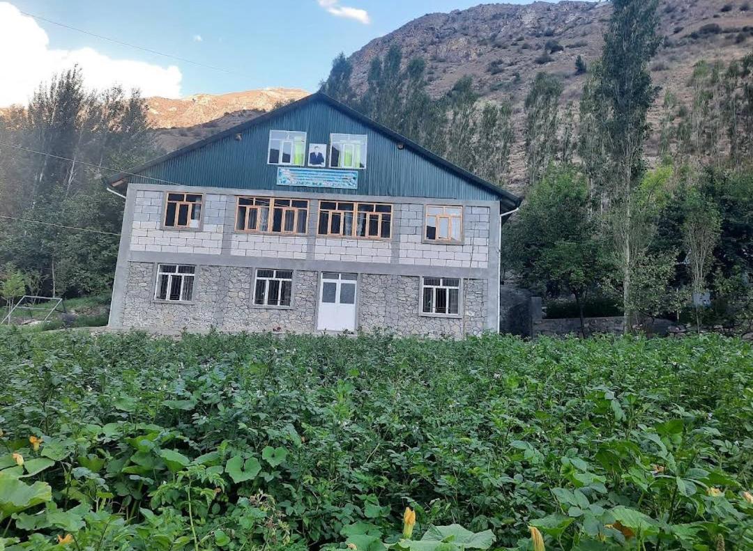 Jumaboy Guesthouse - Transport, Rooms & Hiking Tours
