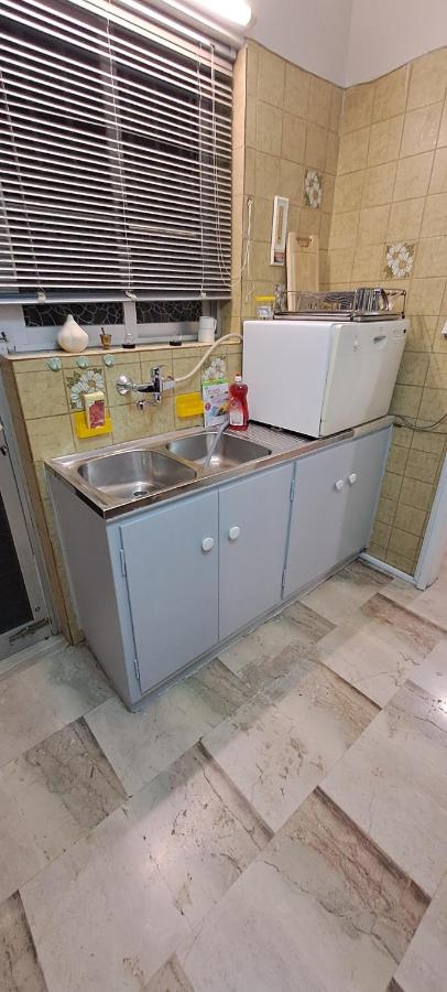 Sq Varnava apartment Athens - Bed and Breakfast Athene