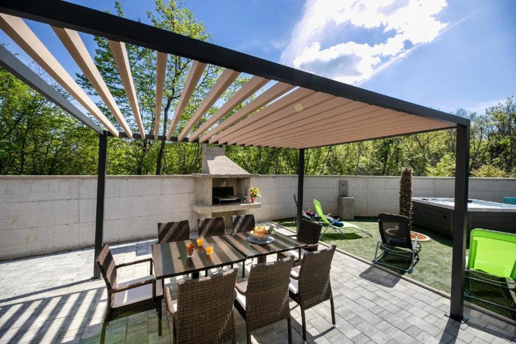 VILLA VERONIQ z bazenom & jacuzzi - Ferienwohnung Soline